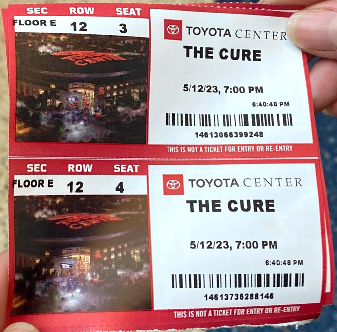 The Cure - Just Like Heaven [LIVE @ HOUSTON TOYOTA CENTER] (Songs of a Lost  World Tour) 